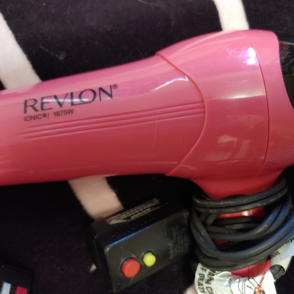 2 Revlon hairdryers - Picture 3 of 3